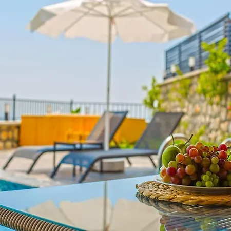 1+1 - Isitmali Havuz - Jakuzi - Ozel Havuzlu Villa Kaş